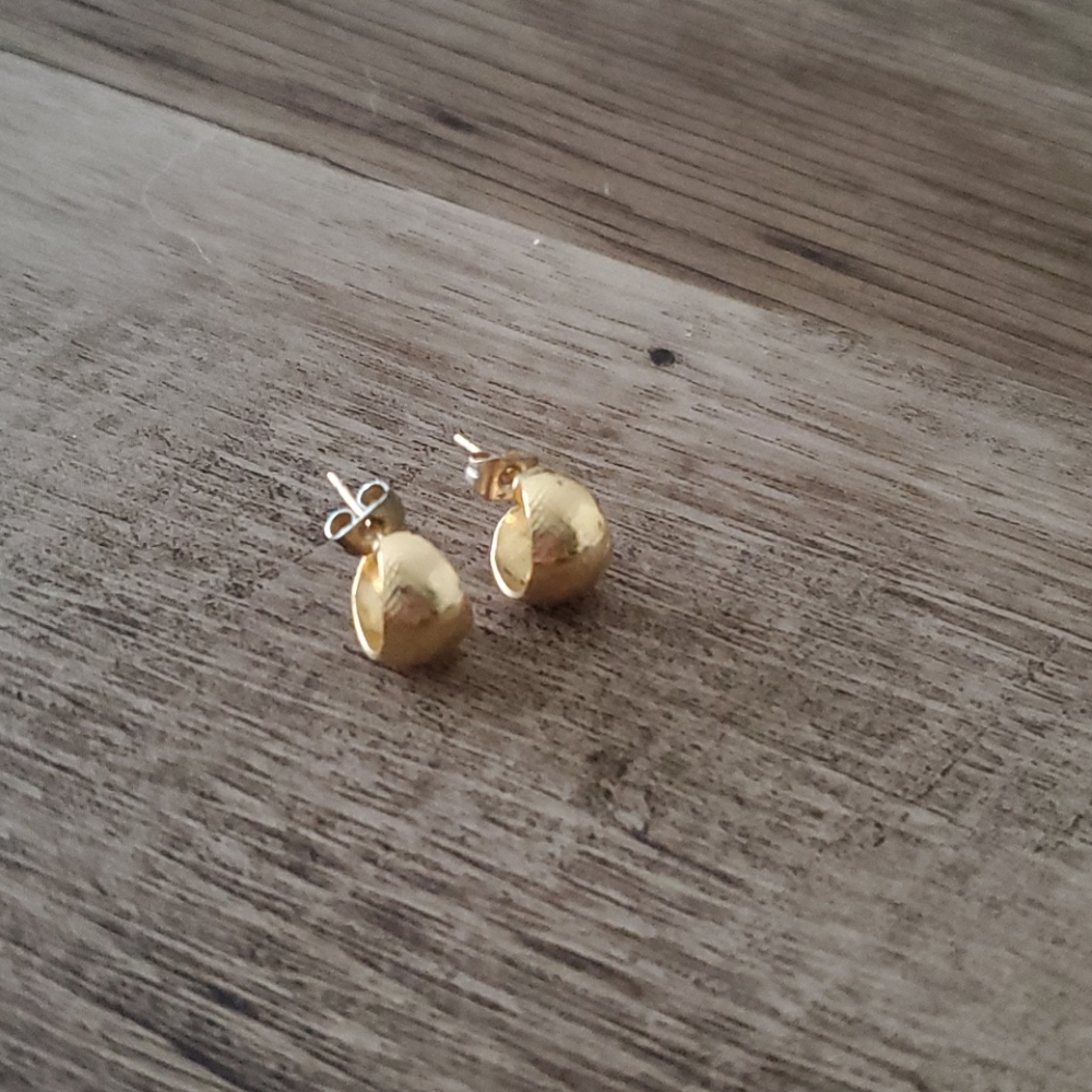 Yellow gold hoops